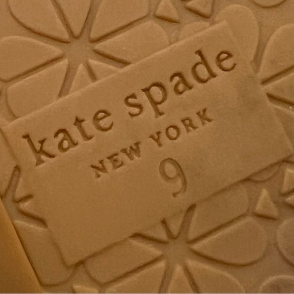 Kate Spade New York Piazza Patent Leather Coral Rose T Strap Sandals Women’s 9 - Picture 12 of 13